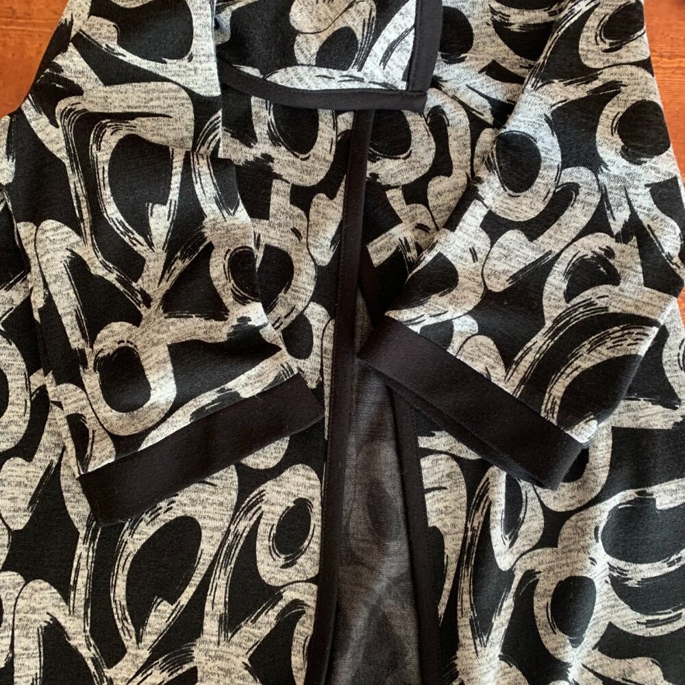 Joseph Ribkoff Snap Front Black Gray US 4 Duster Cardigan Kimono Abstract Cowl - Picture 14 of 14